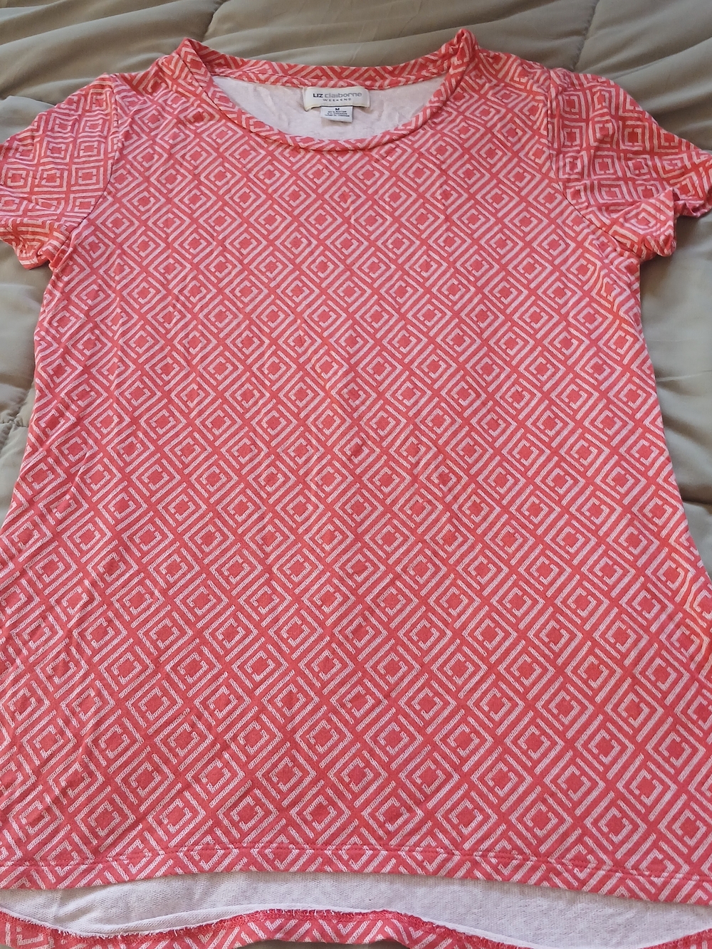 Liz Claiborne Coral and White Geometric Short-Sleeve Tee